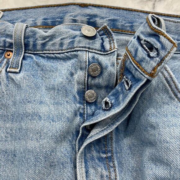 Women’s Levi’s 501 Light Washed Denim Cutoff Jean Shorts Size 32 - Picture 1 of 7